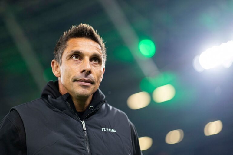 Fährt zuversichtlich mit dem FC St. Pauli nach Darmstadt: Trainer Marcel Rapp. (Archivbild)