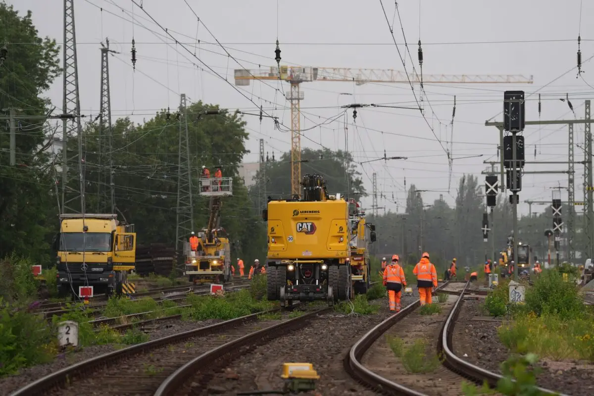 Blick auf die Gleise an der Bahnstrecke zwischen Bahnhof Altona und Diebsteich. (Archivbild)
