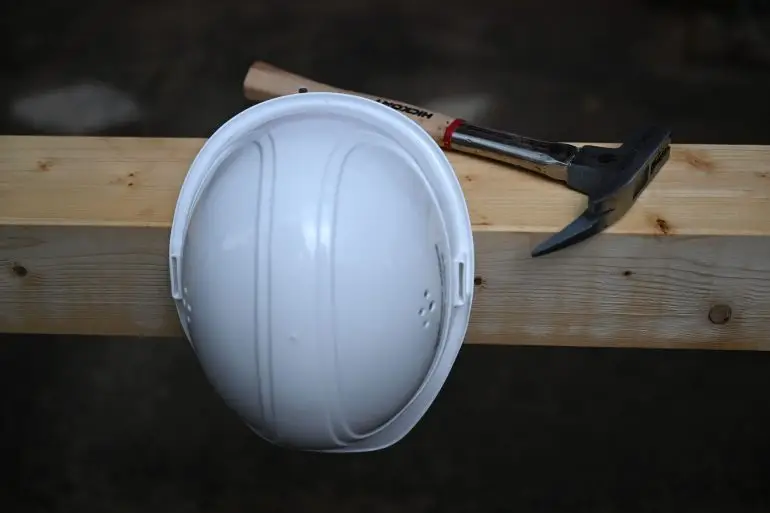Die Landesregierung soll nach Ansicht der SPD die Kontrolle des Arbeitsschutzes stärken. (Symbolbild)