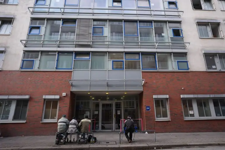 Ab dem 1. November stehen Obdachlosen in Hamburg zusätzliche Übernachtungsplätze zur Verfügung.