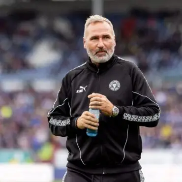Trainer Tim Walter und Holstein Kiel empfangen am Freitag Hertha BSC. (Archivbild)