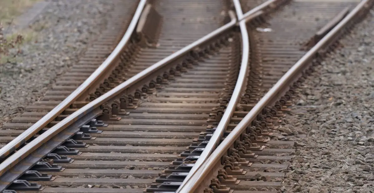 Zwischen Pinneberg und Hamburg Hauptbahnhof gibt es einen Defekt. (Symbolbild)