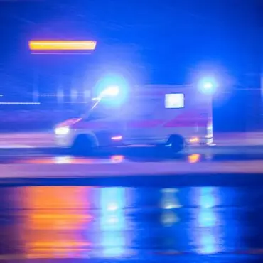 Am Donnerstagabend ist ein Elfjähriger in Hamburg von einem Auto erfasst worden, als er mit seinem Fahrrad die Straße überquerte. (Symbolbild)