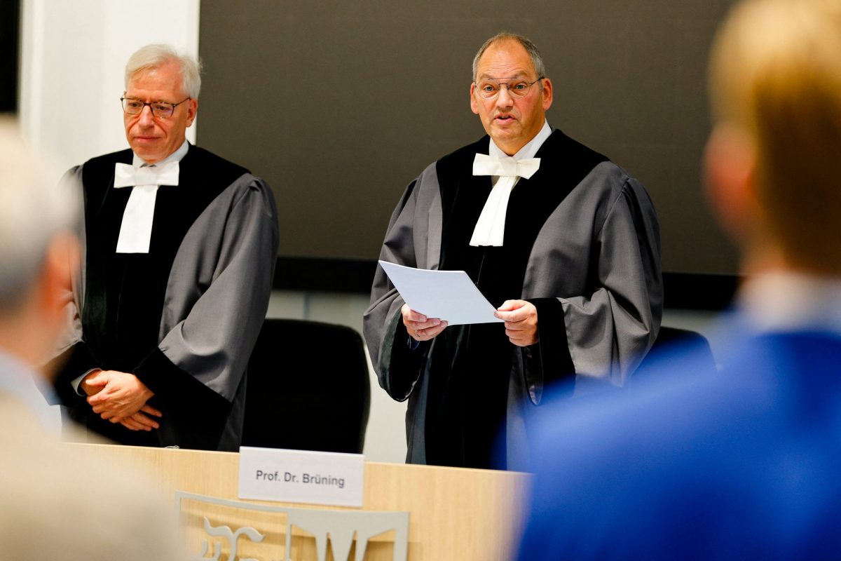 Das Gericht wies die Verfassungsbeschwerden als unzulässig zurück.