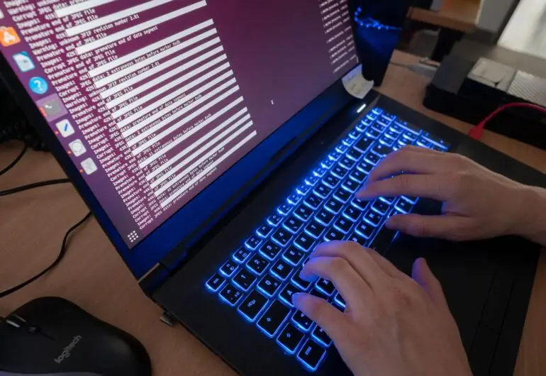 Unter der Leitung der Polizei Hamburg ist ein internationaler Schlag gegen die  Ransomware-Gruppe «KillSec» gelungen. (Symbolbild)