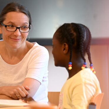 Ksenija Bekeris (SPD) leitet die Hamburger Schulbehörde. (Archivbild)