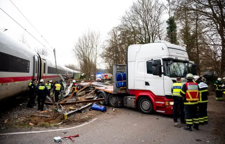 Bei dem Unfall kam ein Mensch ums Leben, mehrere wurden verletzt. (Archivfoto)