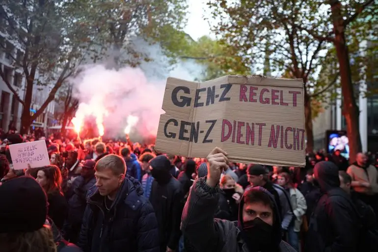 Nach dem Aufruf der Gruppe «Gen Z regelt» hat es auch in Hamburg eine Demo gegeben. Laut Veranstaltern sind rund 6.000 bis 7.000 Menschen gekommen.