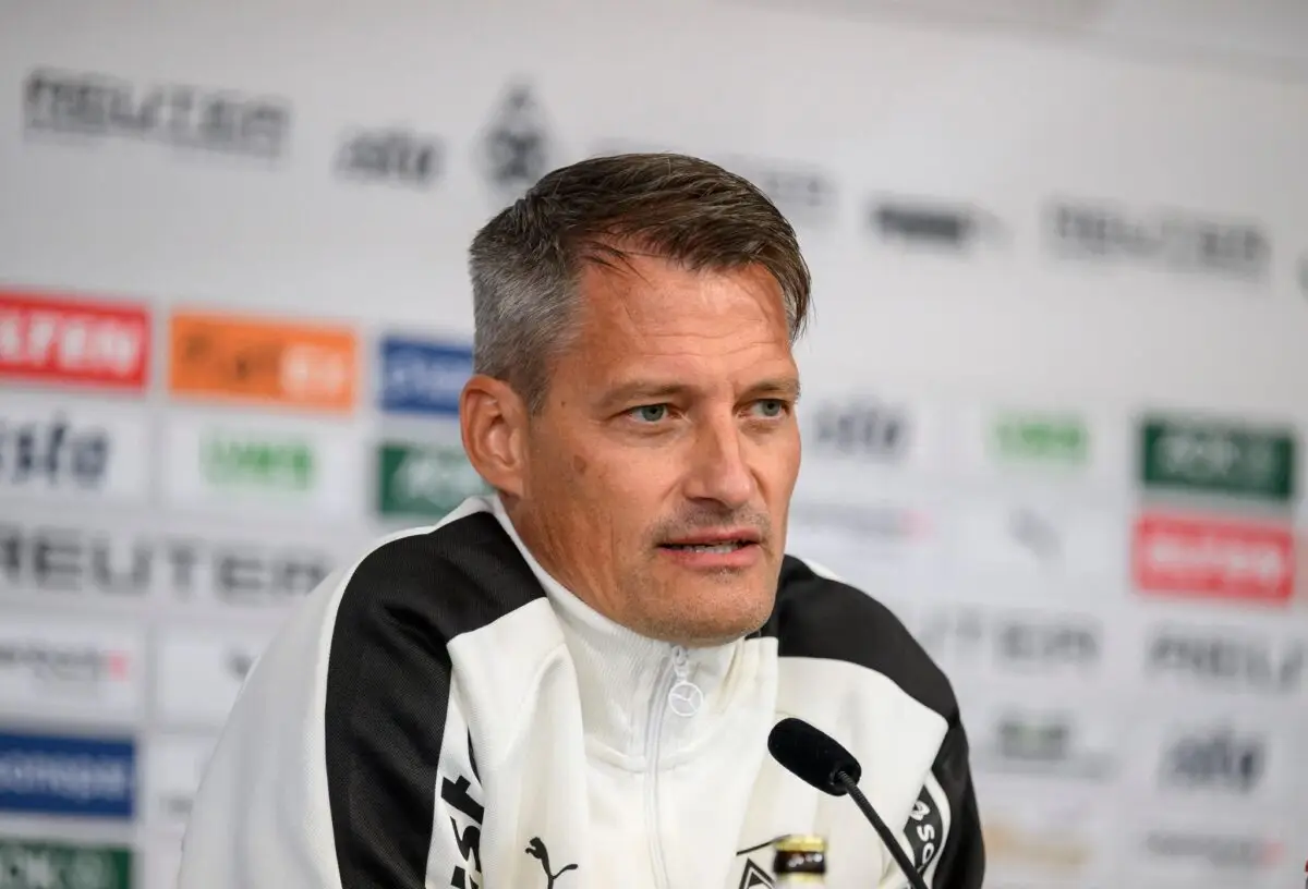 Trainer Alexander Blessin kehrte im Testspiel mit Borussia Mönchengladbach zum FC St. Pauli zurück. (Archivbild)