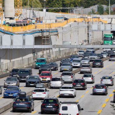 Zum Ferienstart werden volle Autobahnen erwartet. (Symbolbild)