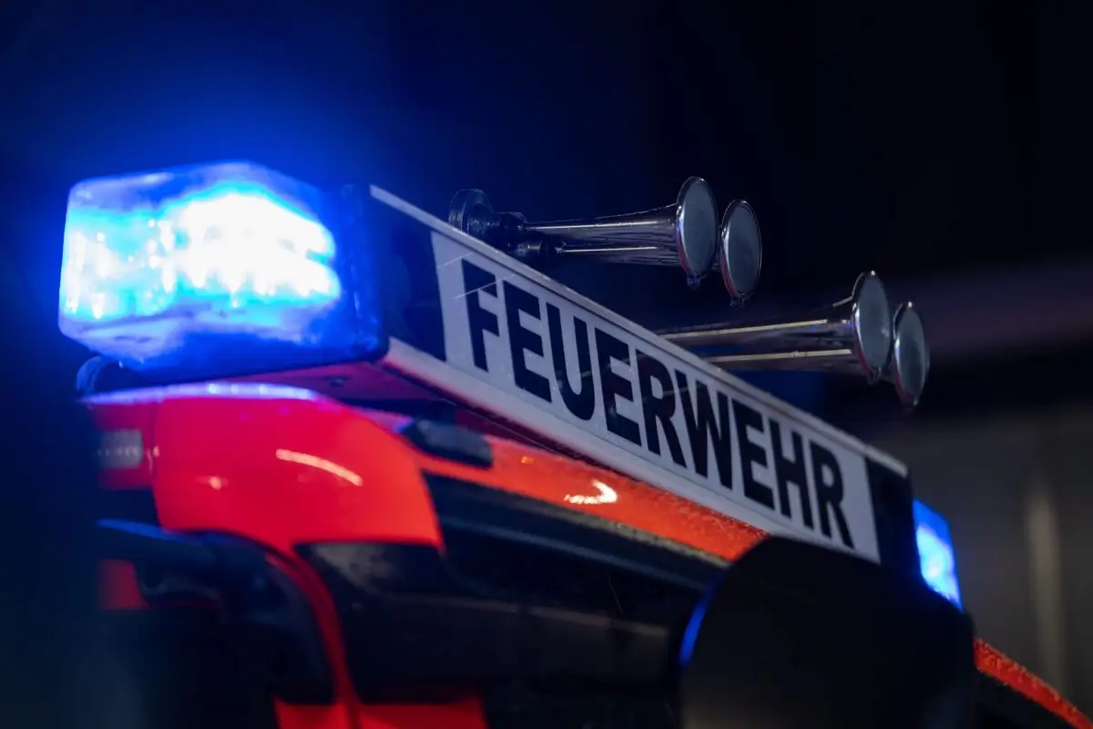 Rund 100 Einsatzkräfte waren über mehrere Stunden im Einsatz. (Symbolbild)