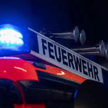 Rund 100 Einsatzkräfte waren über mehrere Stunden im Einsatz. (Symbolbild)
