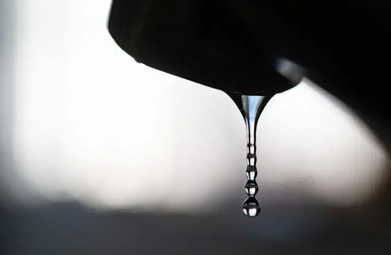 Schon wieder ein Wasserrohbruch und kein fließendes Trinkwasser in Hamburg (Symbolbild).