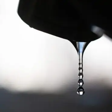 Die Verbraucherzentrale bewertet die Trinkwasserqualität in Hamburg positiv. (Symbolbild)