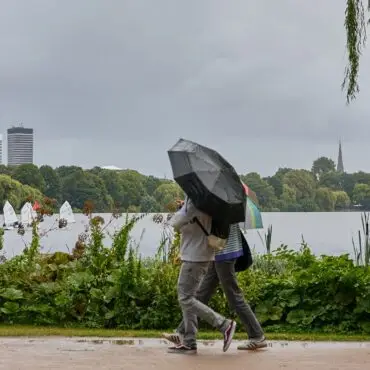 Ab Donnerstag wird es im Norden kühler und ungemütlich. (Symbolbild)