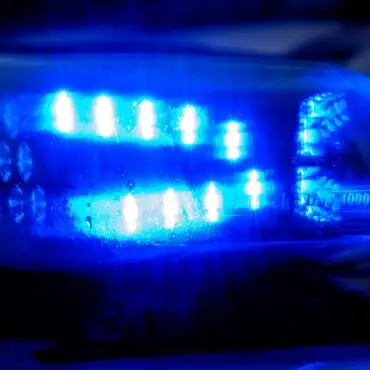 Der 54-Jährige wurde mit schweren Verletzungen ins Krankenhaus gebracht. (Symbolbild)
