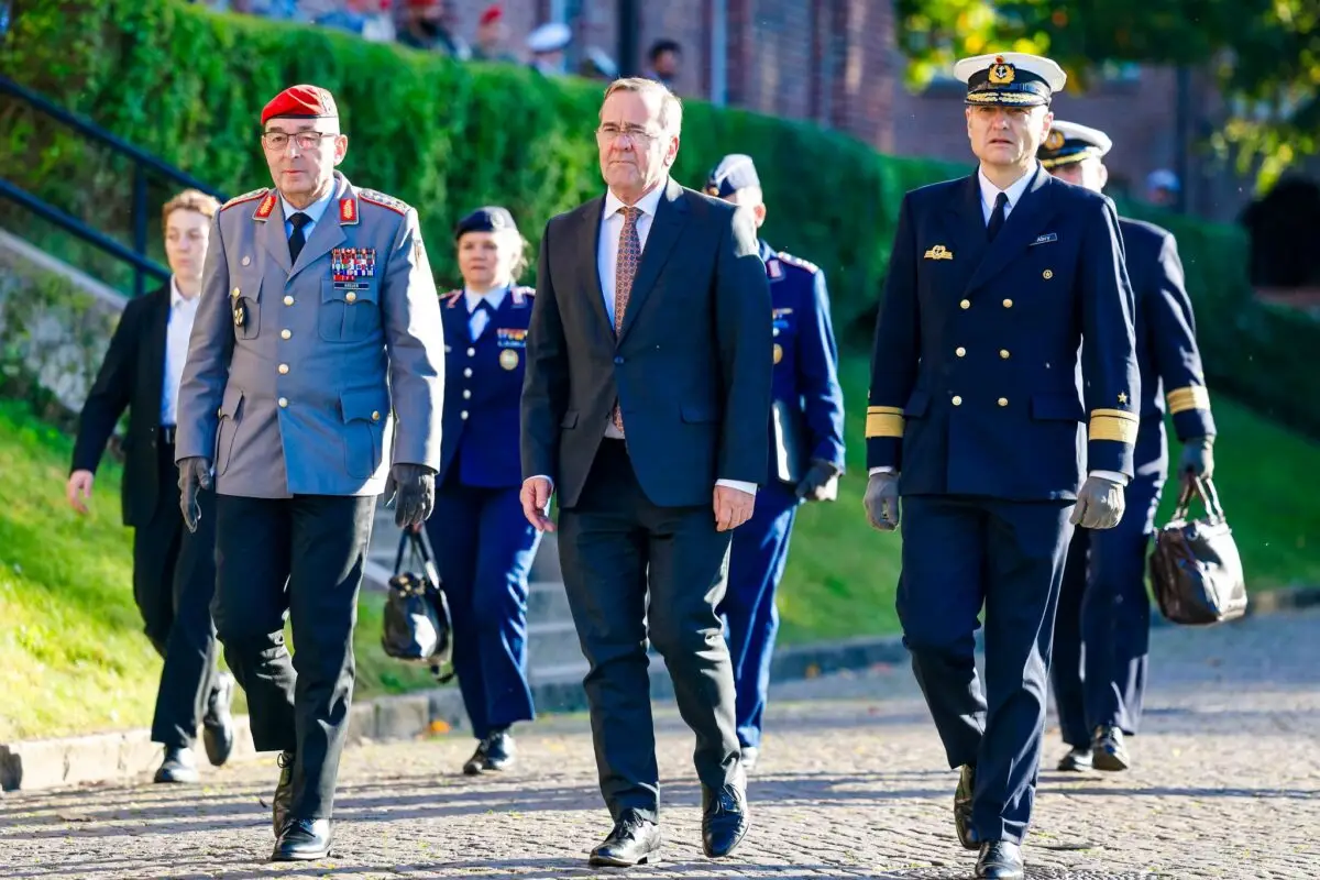 Verteidigungsminister Boris Pistorius besucht die Marine.