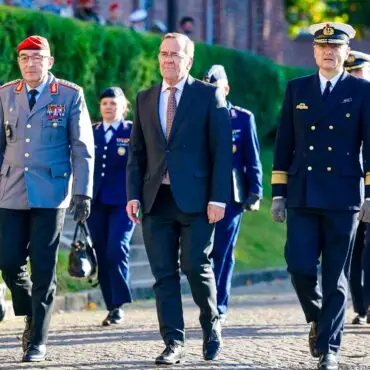 Verteidigungsminister Boris Pistorius besucht die Marine.