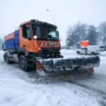 Mit Salz und Schieber räumt Hamburgs Stadtreinigung die Straßen frei. (Archivbild)