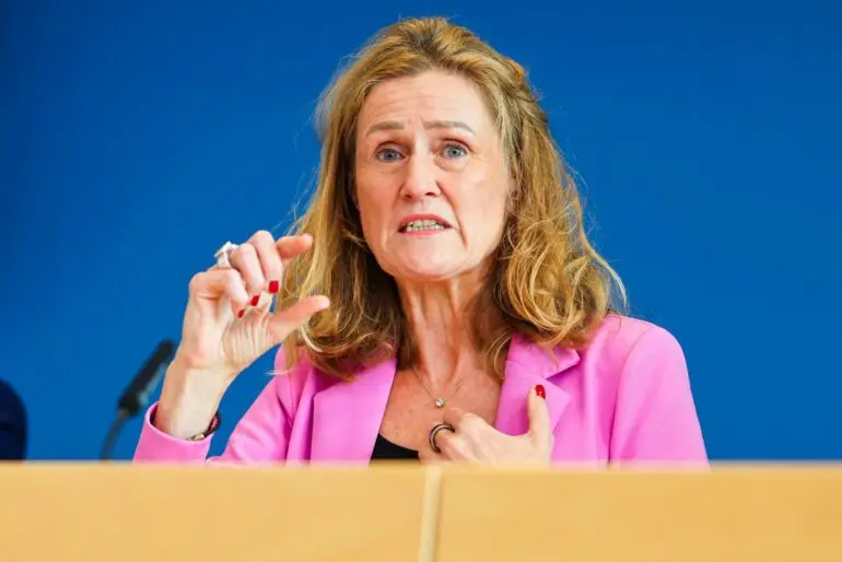 «Der Haushalt ist schon heute eng gestrickt, und die Belastungen nehmen weiter zu», sagte Silke Schneider (Grüne). (Archivbild)