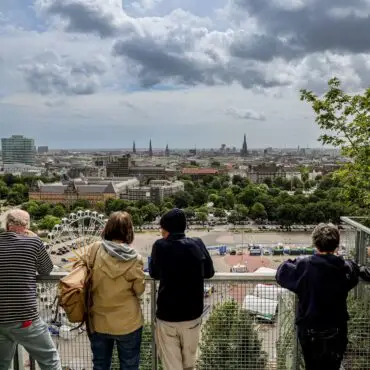 Kostenlos und Rundum-Blick in 58 Metern Höhe: der grüne Bunker auf den Heiligengeistfeld. (Archivbild)