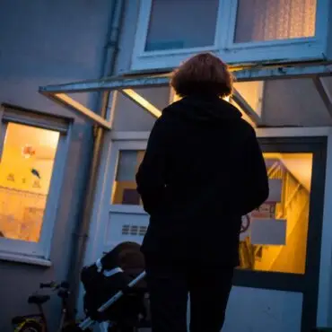 In Schleswig-Holstein fehlen aktuell etwa 200 Frauenhausplätze. (Symbolbild)