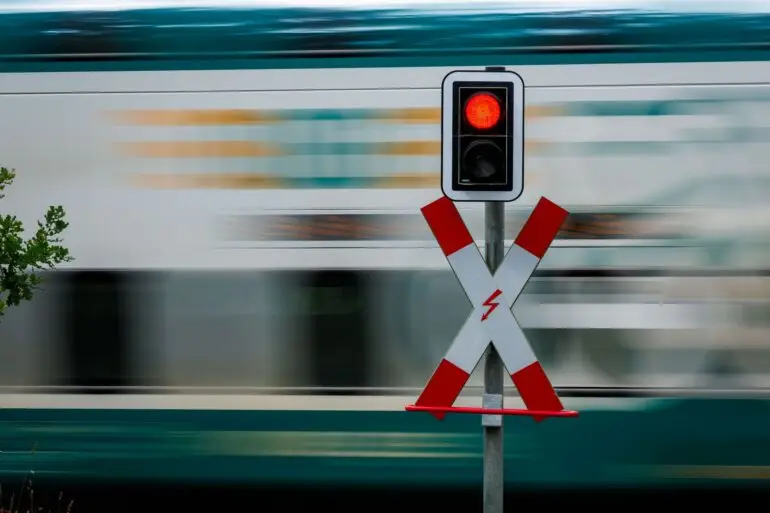 Statt am Bahnhof Holthusen halten bestimmte Regios wieder am Schweriner Hbf. (Symbolbild)