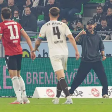 Hannovers neuer Trainer Sandro Wagner beim 1:1 gegen den FC St. Pauli.