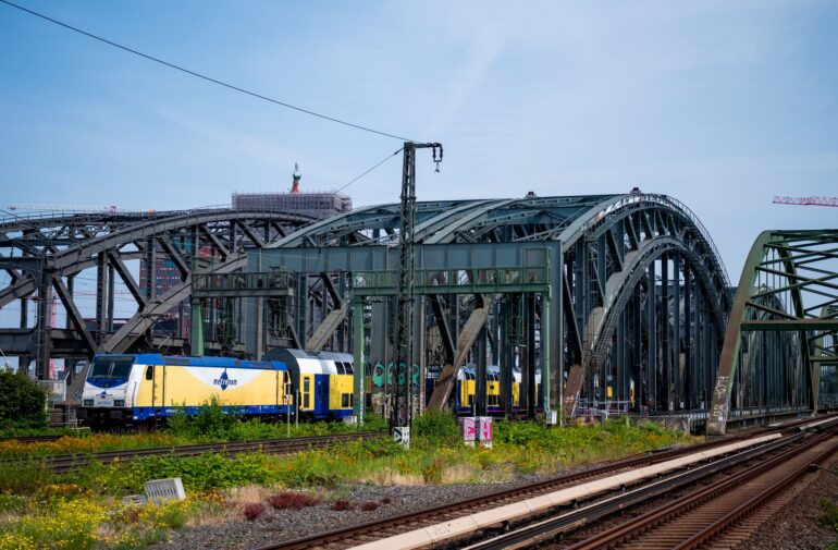 Wegen Bauarbeiten am Hamburger Hauptbahnhof können bis zum 22. November 2026 nur wenige Regionalzüge über die Elbe fahren. (Archivbild)