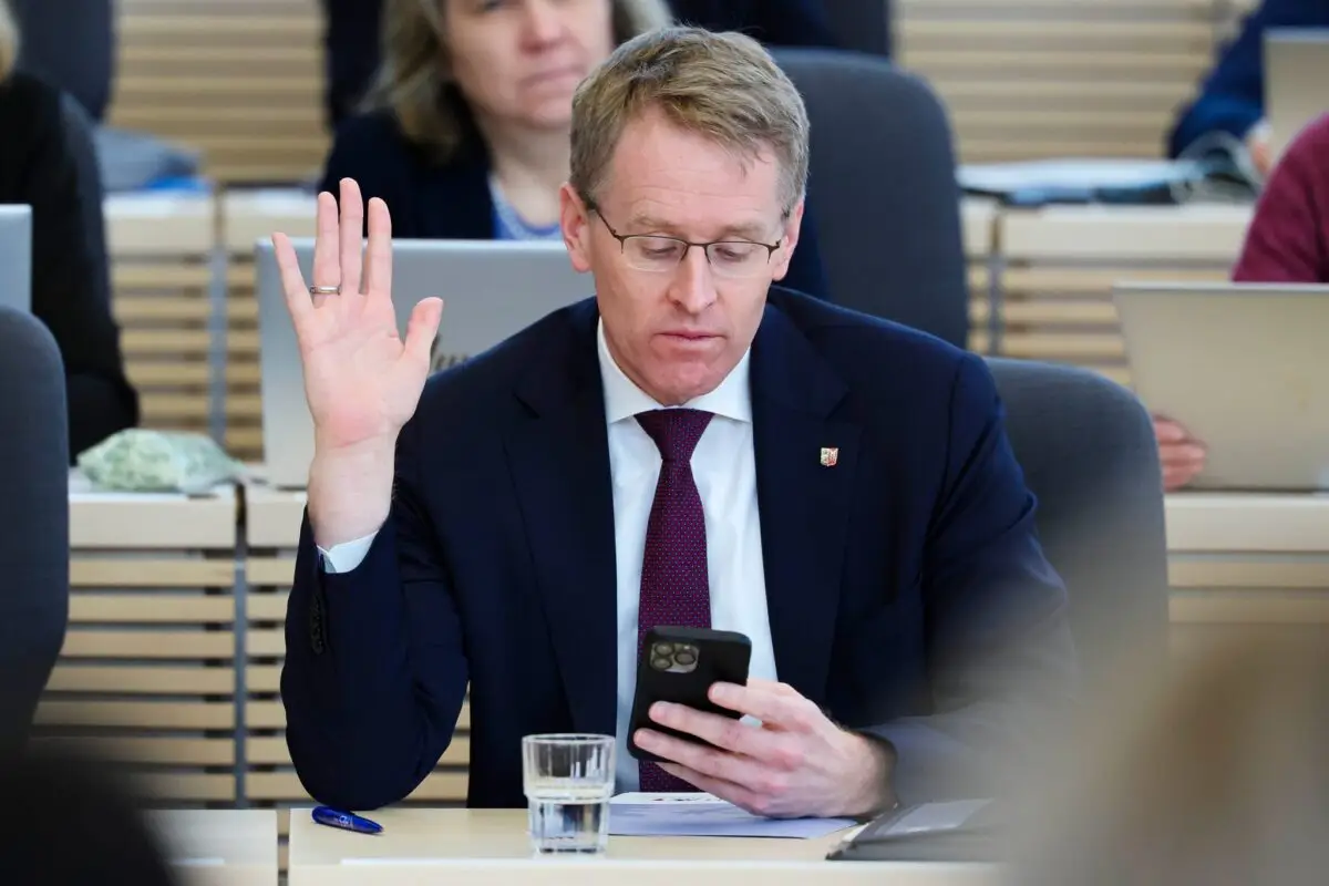 Schleswig-Holsteins Ministerpräsident Daniel Günther (CDU) ist jetzt auch auf TikTok unterwegs. (Archivlbild)