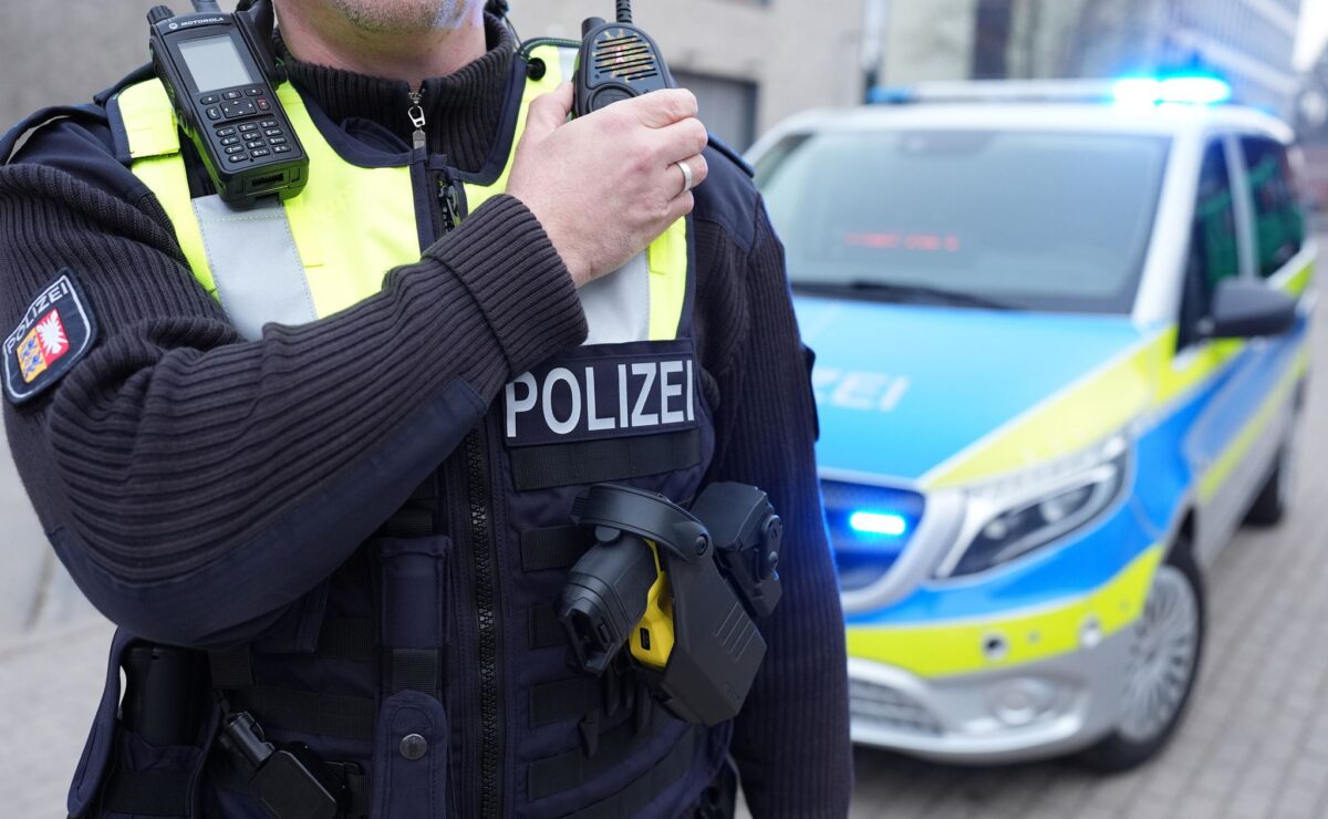 Bei einer Auseinandersetzung an einer Schule zwischen zwei Schülern kam auch ein Messer zum Einsatz. (Symbolbild)