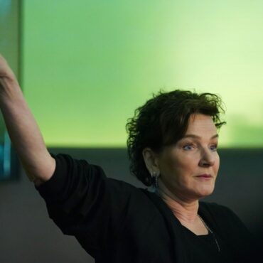 Die Intendantin des Deutschen Schauspielhauses Hamburg, Karin Beier, bleibt bis 2031 im Amt. (Archivbild)