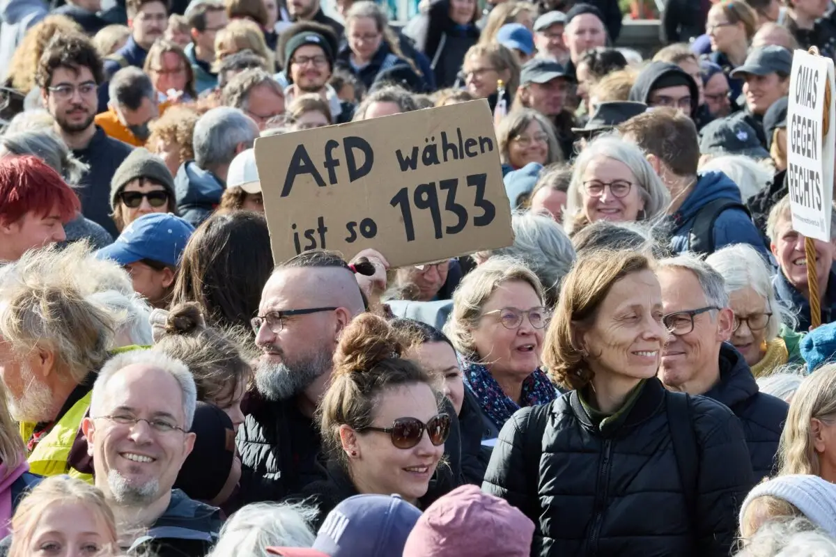 Demonstration für die Prüfung eines AfD-Verbotsverfahrens.