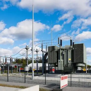 Der Speicher in Schuby gehört den Angaben des Unternehmens Eco-Stor nach zu den großen Batteriespeichern in Deutschland.