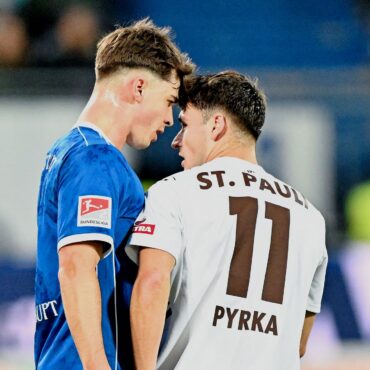 Auf Augenhöhe? Noah Weißhaupt (l.) und Arkadiusz Pyrka geraten einander.